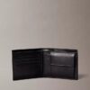 Portefeuille à deux volets avec logo en relief et pochette à monnaie Portefeuille à deux volets avec logo en relief et pochette à monnaie