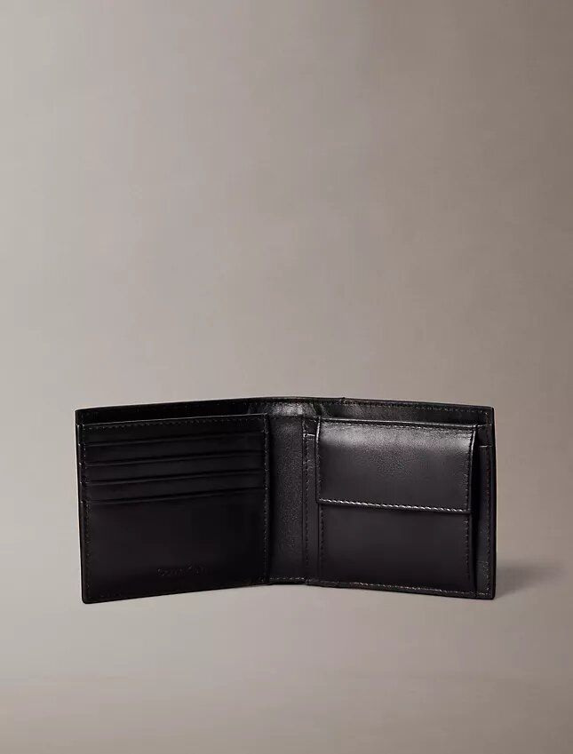 Portefeuille à deux volets avec logo en relief et pochette à monnaie Portefeuille à deux volets avec logo en relief et pochette à monnaie