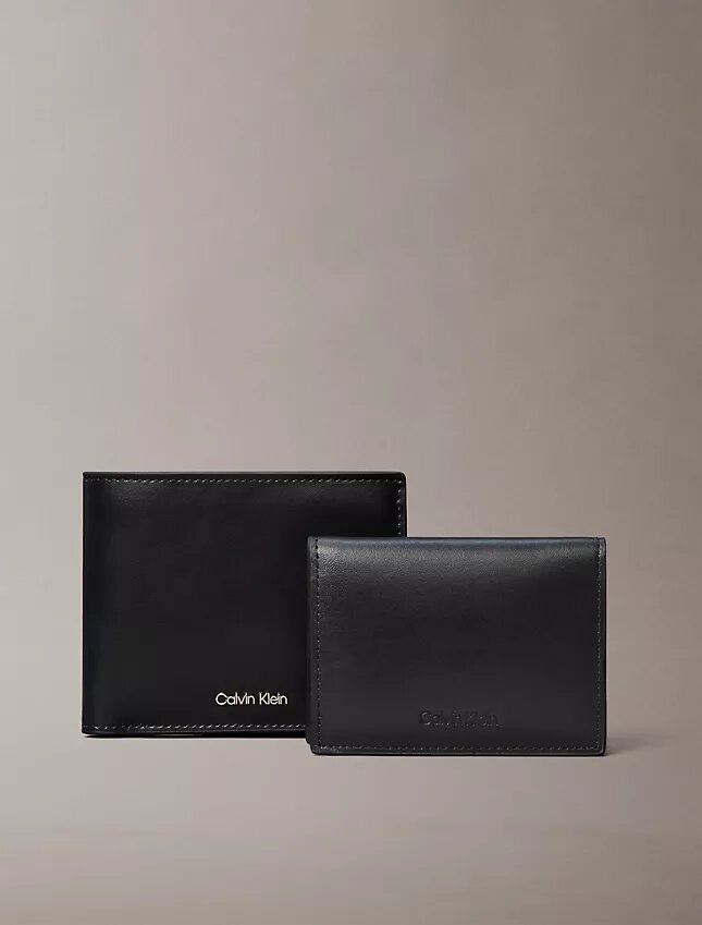Portefeuille à deux volets avec logo en relief et porte-cartes Portefeuille à deux volets avec logo en relief et porte-cartes