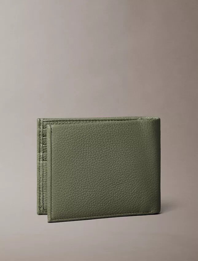 Portefeuille à deux volets en cuir grainé avec poche à monnaie Portefeuille à deux volets en cuir grainé avec poche à monnaie