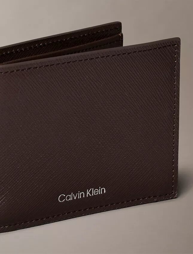 Portefeuille à deux volets en cuir Saffiano raffiné Portefeuille à deux volets en cuir Saffiano raffiné