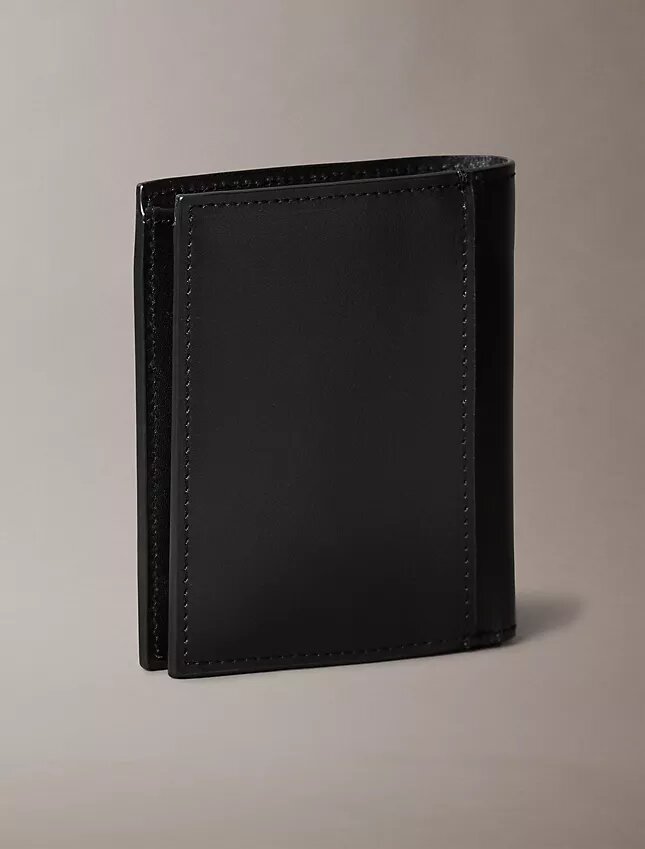 Portefeuille à deux volets fin avec plaque logo en cuir Portefeuille à deux volets fin avec plaque logo en cuir
