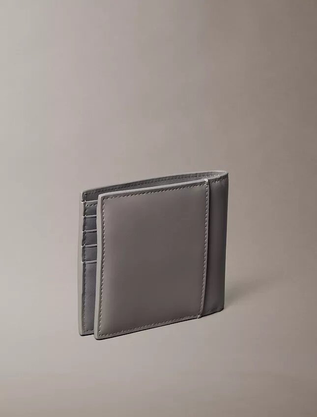Portefeuille à deux volets Monologo gaufré avec poche à monnaie Portefeuille à deux volets Monologo gaufré avec poche à monnaie
