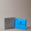 Portefeuille à deux volets Monologo gaufré avec poche à monnaie Portefeuille à deux volets Monologo gaufré avec poche à monnaie