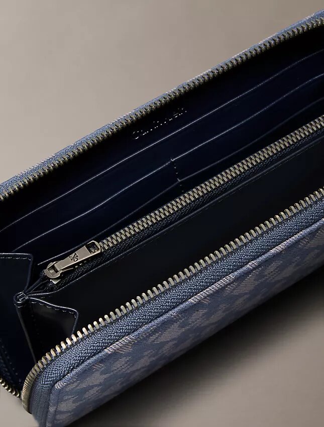 Portefeuille long zippé avec motif Monogram sur toute la surface Portefeuille long zippé avec motif Monogram sur toute la surface