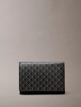 Portefeuille à trois volets avec logo emblématique sur toute la surface