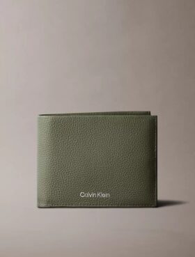 Portefeuille à trois volets en cuir grainé avec poche à monnaie Portefeuille à trois volets en cuir grainé avec poche à monnaie