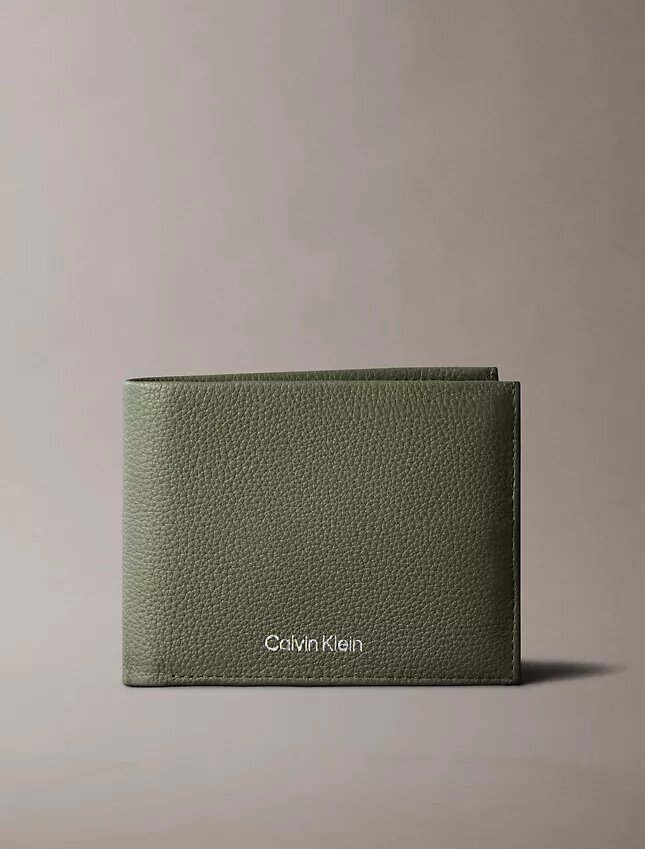 Portefeuille à trois volets en cuir grainé avec poche à monnaie Portefeuille à trois volets en cuir grainé avec poche à monnaie