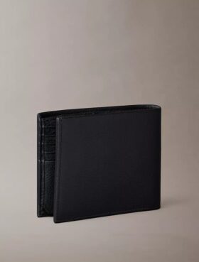 Portefeuille à trois volets en cuir grainé avec poche à monnaie Portefeuille à trois volets en cuir grainé avec poche à monnaie