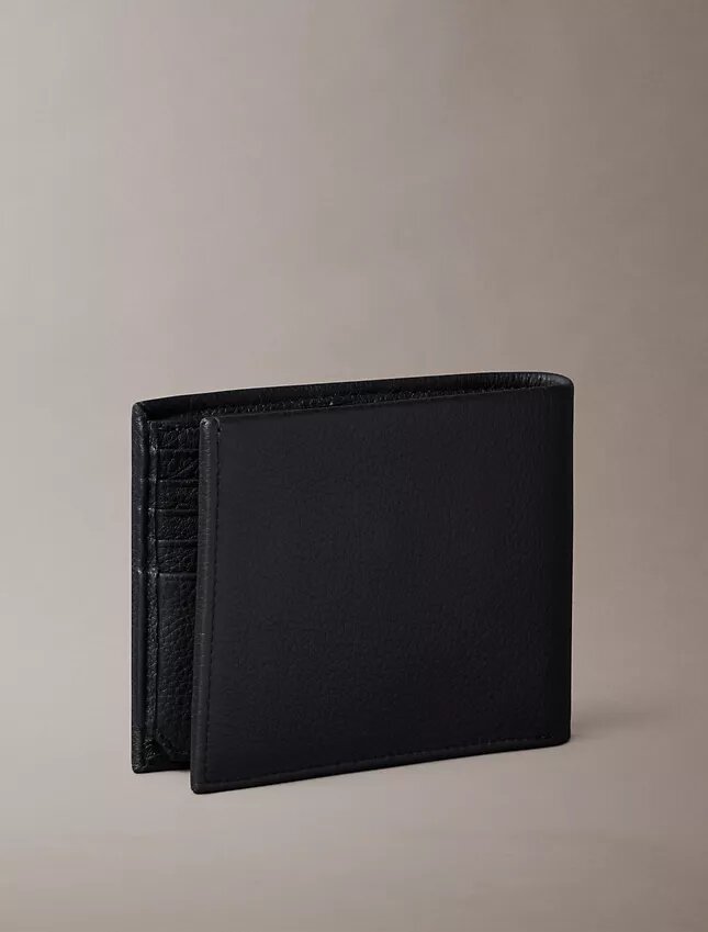 Portefeuille à trois volets en cuir grainé avec poche à monnaie Portefeuille à trois volets en cuir grainé avec poche à monnaie