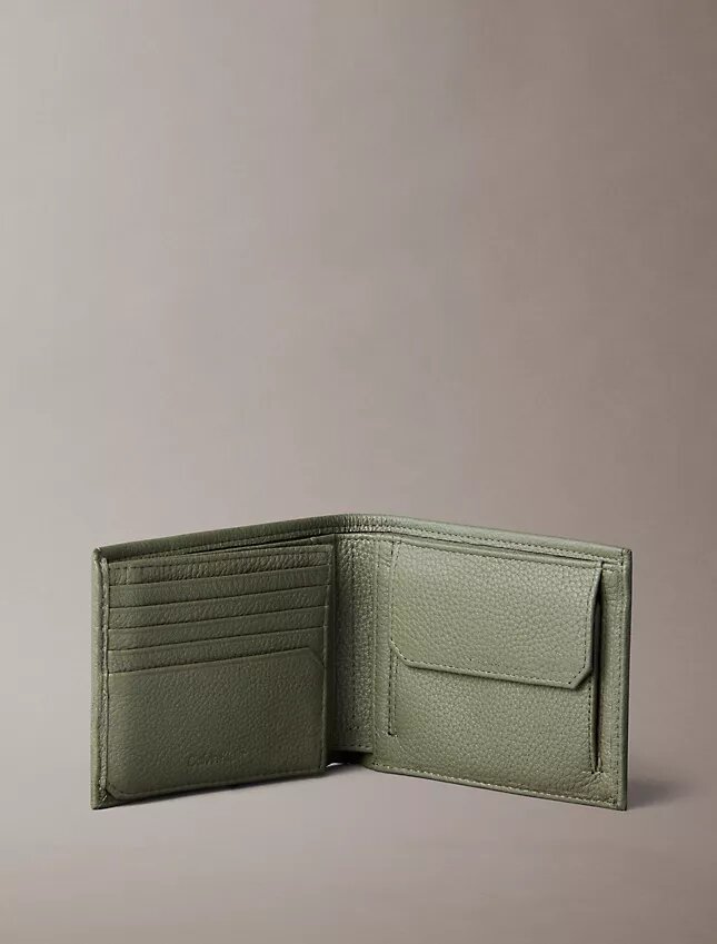 Portefeuille à trois volets en cuir grainé avec poche à monnaie Portefeuille à trois volets en cuir grainé avec poche à monnaie