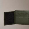 Portefeuille à trois volets en cuir grainé avec poche à monnaie Portefeuille à trois volets en cuir grainé avec poche à monnaie