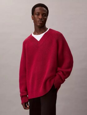 Pull ample à col en V en laine mérinos mélangée