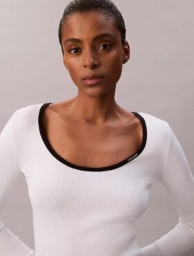 Pull classique à encolure dégagée en coton mélangé