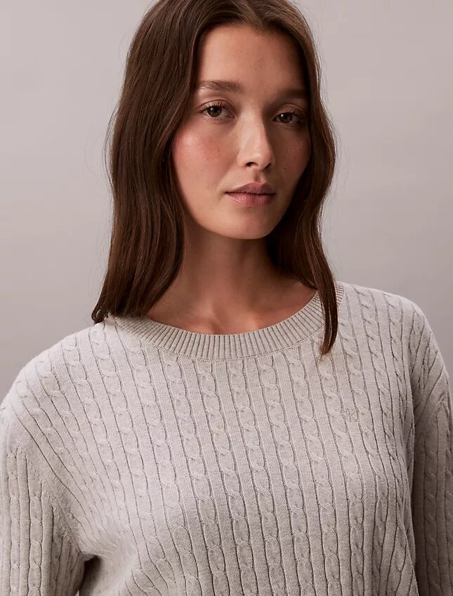 Pull en coton à mailles torsadées Pull en coton à mailles torsadées