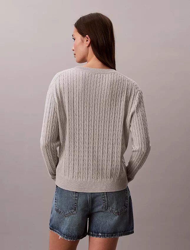 Pull en coton à mailles torsadées Pull en coton à mailles torsadées