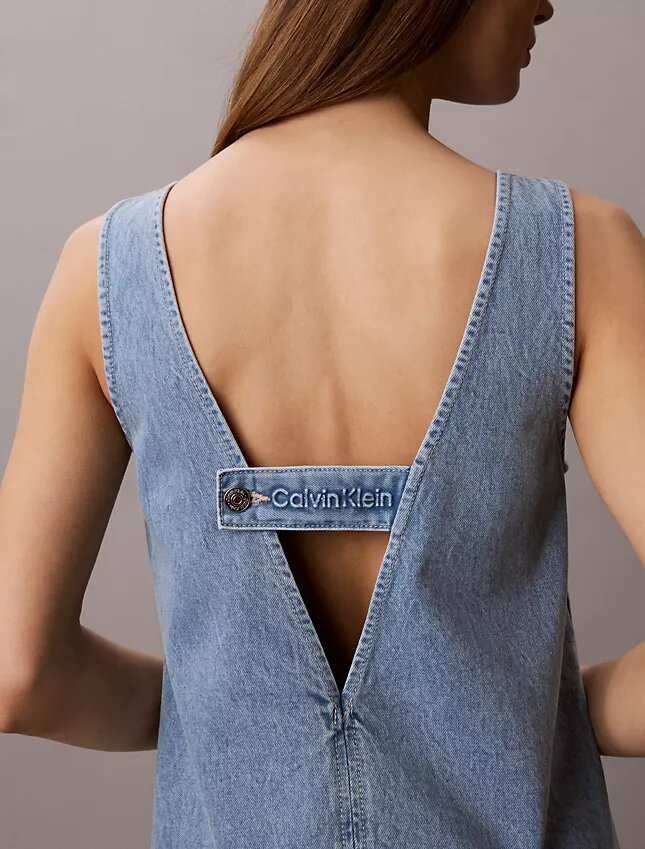Robe droite en denim à encolure en V Robe droite en denim à encolure en V