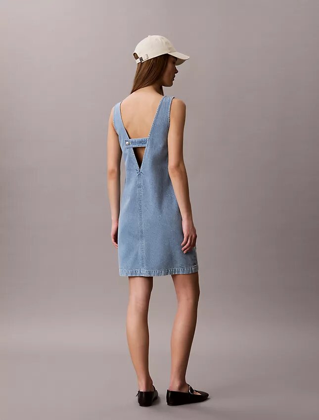 Robe droite en denim à encolure en V Robe droite en denim à encolure en V