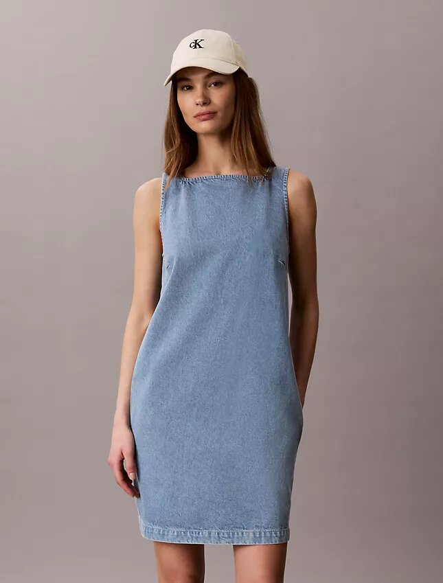 Robe droite en denim à encolure en V Robe droite en denim à encolure en V