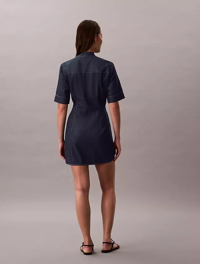 Robe en denim à manches courtes Robe en denim à manches courtes