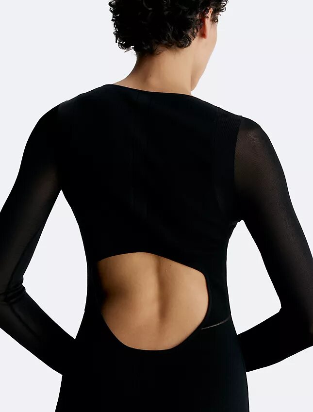 Robe longue transparente avec découpes dans le dos Robe longue transparente avec découpes dans le dos