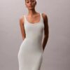 Robe mi-longue en lin mélangé à encolure dégagée Robe mi-longue en lin mélangé à encolure dégagée