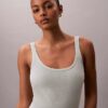 Robe mi-longue en lin mélangé à encolure dégagée Robe mi-longue en lin mélangé à encolure dégagée