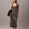Robe mi-longue à imprimé satin froissé Robe mi-longue à imprimé satin froissé