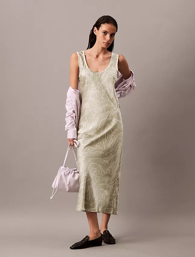 Robe mi-longue à imprimé satin froissé Robe mi-longue à imprimé satin froissé