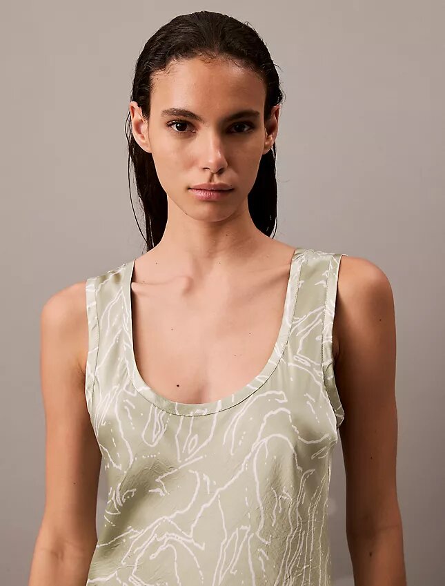 Robe mi-longue à imprimé satin froissé Robe mi-longue à imprimé satin froissé