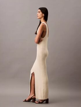 Robe mi-longue sans manches en bouclé côtelé Robe mi-longue sans manches en bouclé côtelé