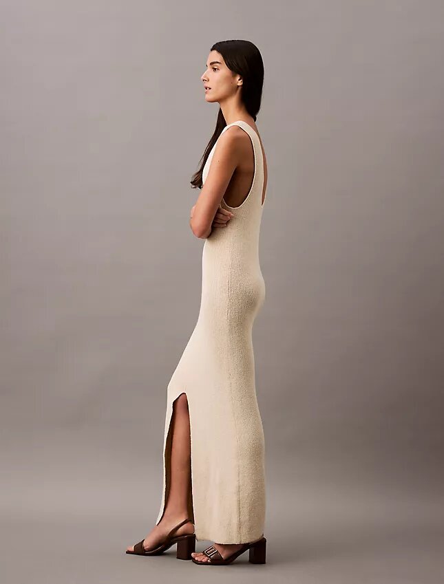 Robe mi-longue sans manches en bouclé côtelé Robe mi-longue sans manches en bouclé côtelé