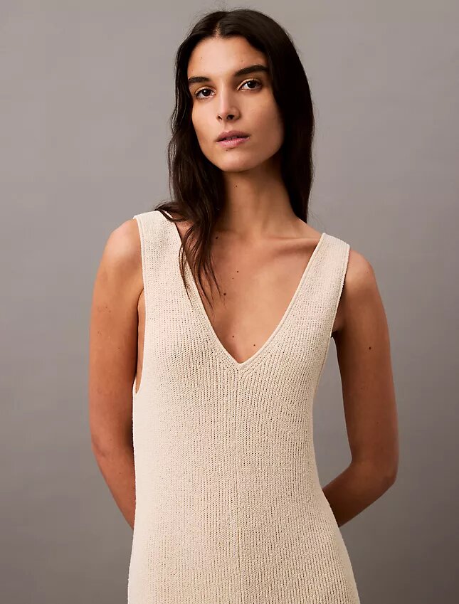 Robe mi-longue sans manches en bouclé côtelé Robe mi-longue sans manches en bouclé côtelé