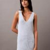 Robe mi-longue sans manches en bouclé côtelé Robe mi-longue sans manches en bouclé côtelé