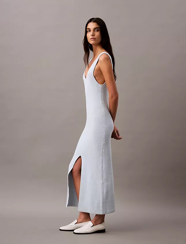 Robe mi-longue sans manches en bouclé côtelé Robe mi-longue sans manches en bouclé côtelé