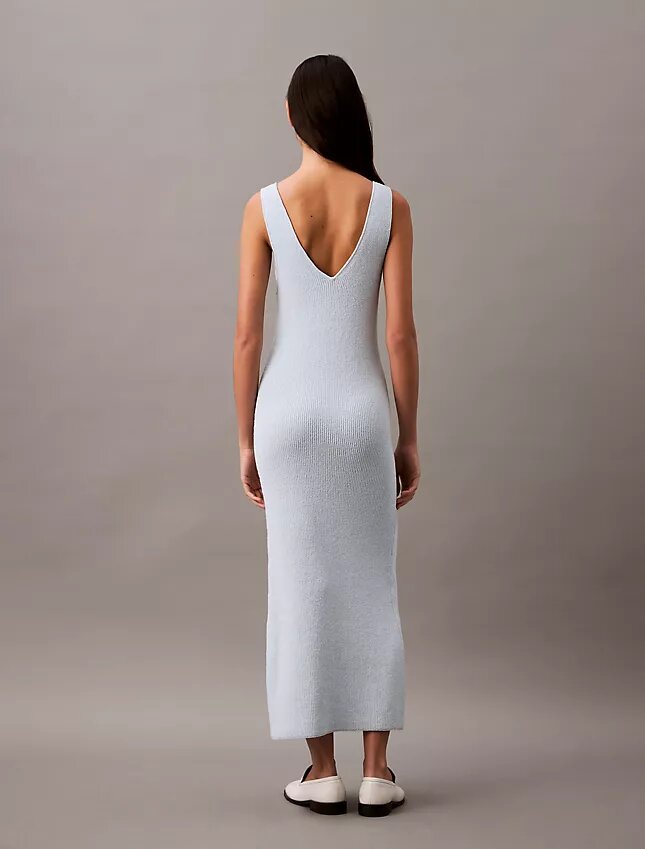 Robe mi-longue sans manches en bouclé côtelé Robe mi-longue sans manches en bouclé côtelé