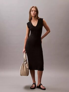 Robe midi sans manches en maille Robe midi sans manches en maille