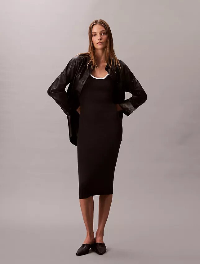 Robe sans manches à bordures colorées Robe sans manches à bordures colorées