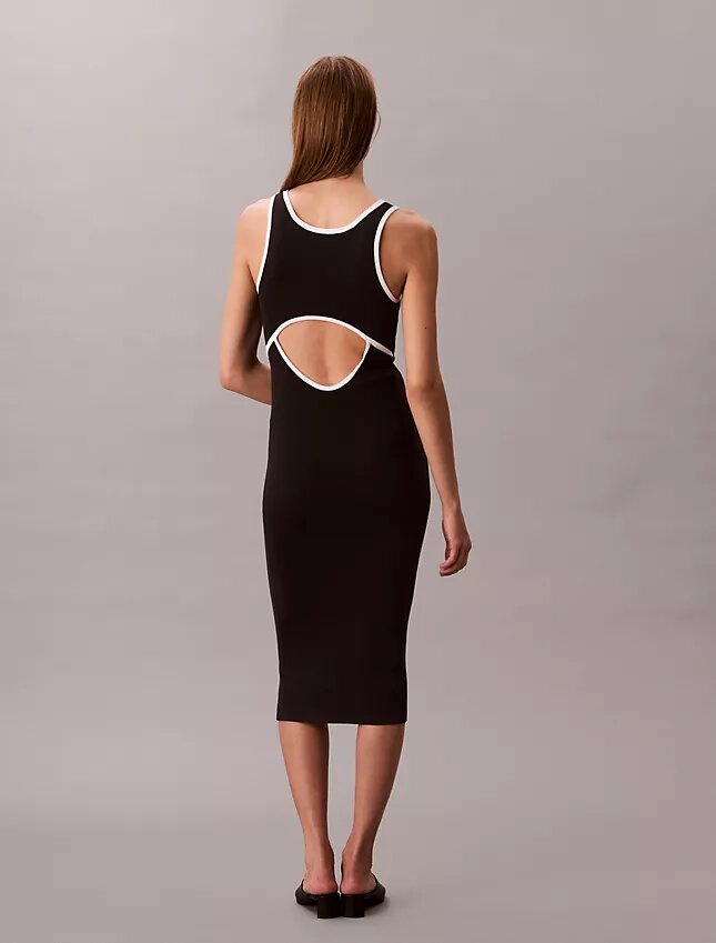 Robe sans manches à bordures colorées Robe sans manches à bordures colorées