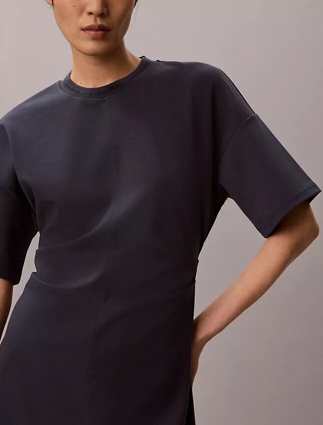 Robe t-shirt en interlock côtelé avec logo Robe t-shirt en interlock côtelé avec logo