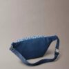 Sac banane en Denim avec logo emblématique sur toute la surface Sac banane en Denim avec logo emblématique sur toute la surface