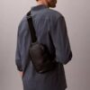 Sac bandoulière avec logo emblématique sur toute la surface Sac bandoulière avec logo emblématique sur toute la surface