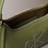 Sac à bandoulière avec monogramme en relief