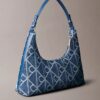Sac à bandoulière en Denim avec logo emblématique sur toute la surface