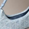 Sac à bandoulière en Denim avec logo emblématique sur toute la surface