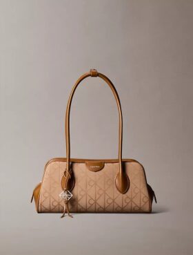 Sac à bandoulière en jacquard avec logo emblématique sur toute la surface