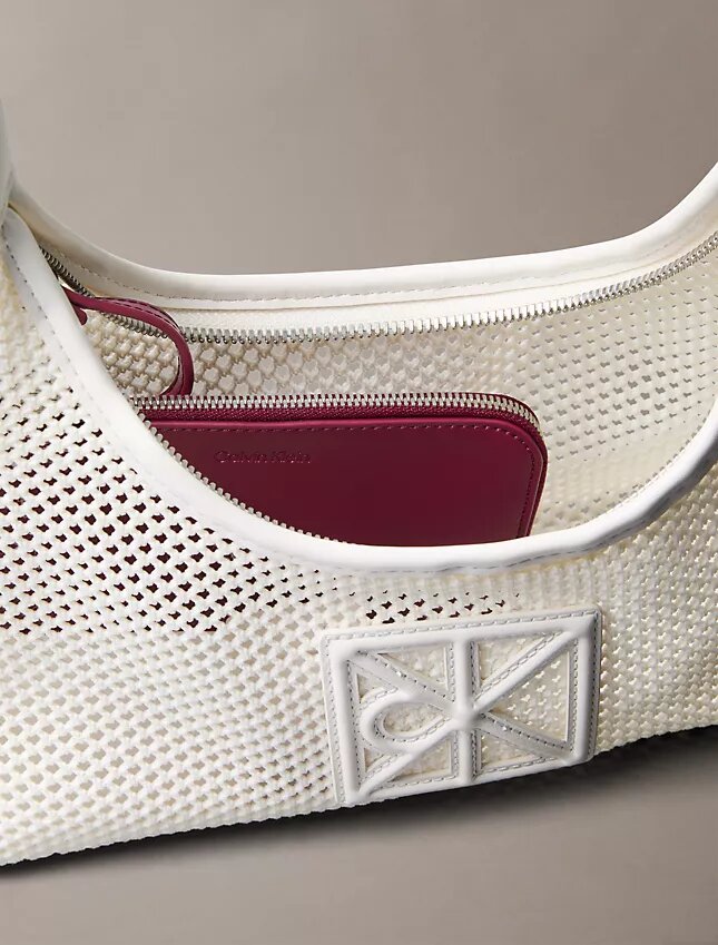 Sac à bandoulière en maille avec logo emblématique Sac à bandoulière en maille avec logo emblématique