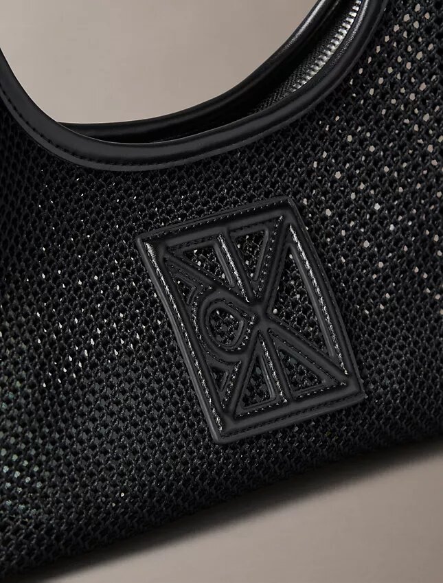 Sac à bandoulière en maille avec logo emblématique Sac à bandoulière en maille avec logo emblématique