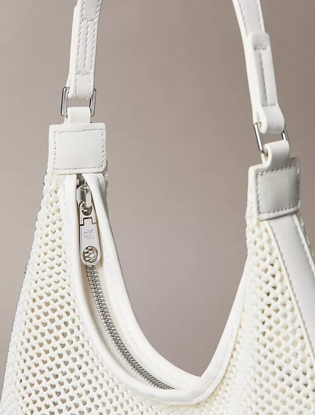 Sac à bandoulière en maille avec logo emblématique Sac à bandoulière en maille avec logo emblématique