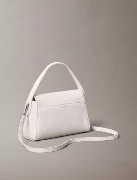 Sac à bandoulière en simili cuir grainé avec logo emblématique